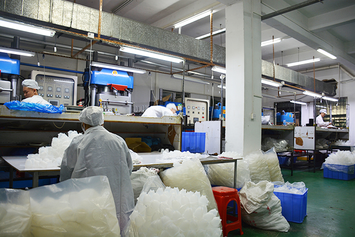 硅膠制品邊緣開裂,硅膠制品排氣難的問題 硅膠制品邊緣開裂,硅膠制品排氣難的問題