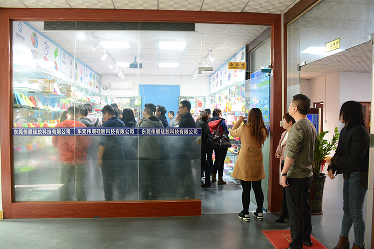 香港禮品協會成員單位近30人考察偉順硅膠，2019年訂單不斷