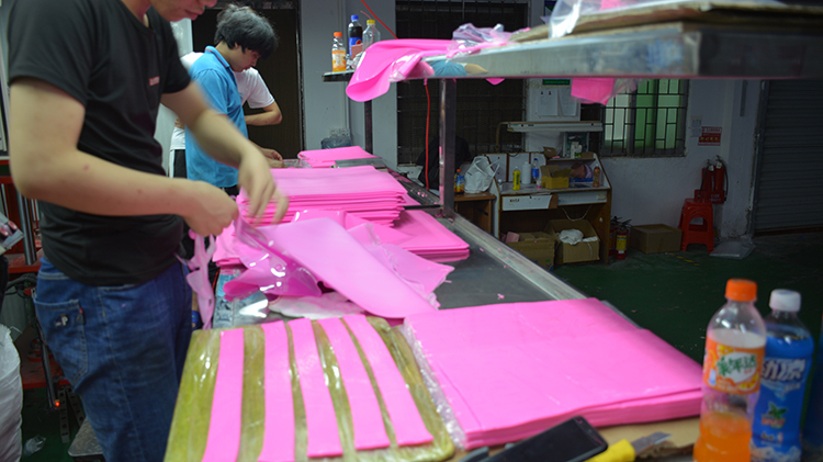 硅膠揉面墊生產車間圖 硅膠揉面墊生產車間圖